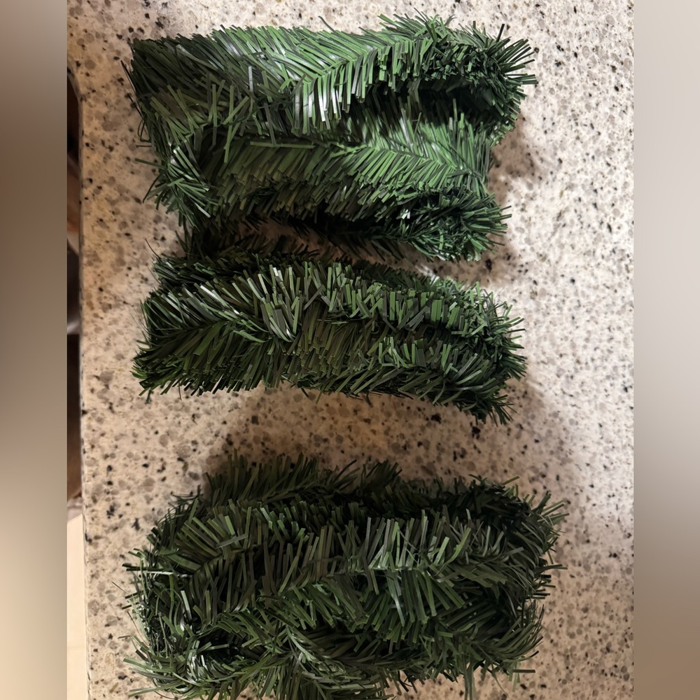 Garland - Picture 1 of 1